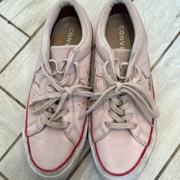 Women’s size 8 leather converse - Picture 2 of 4